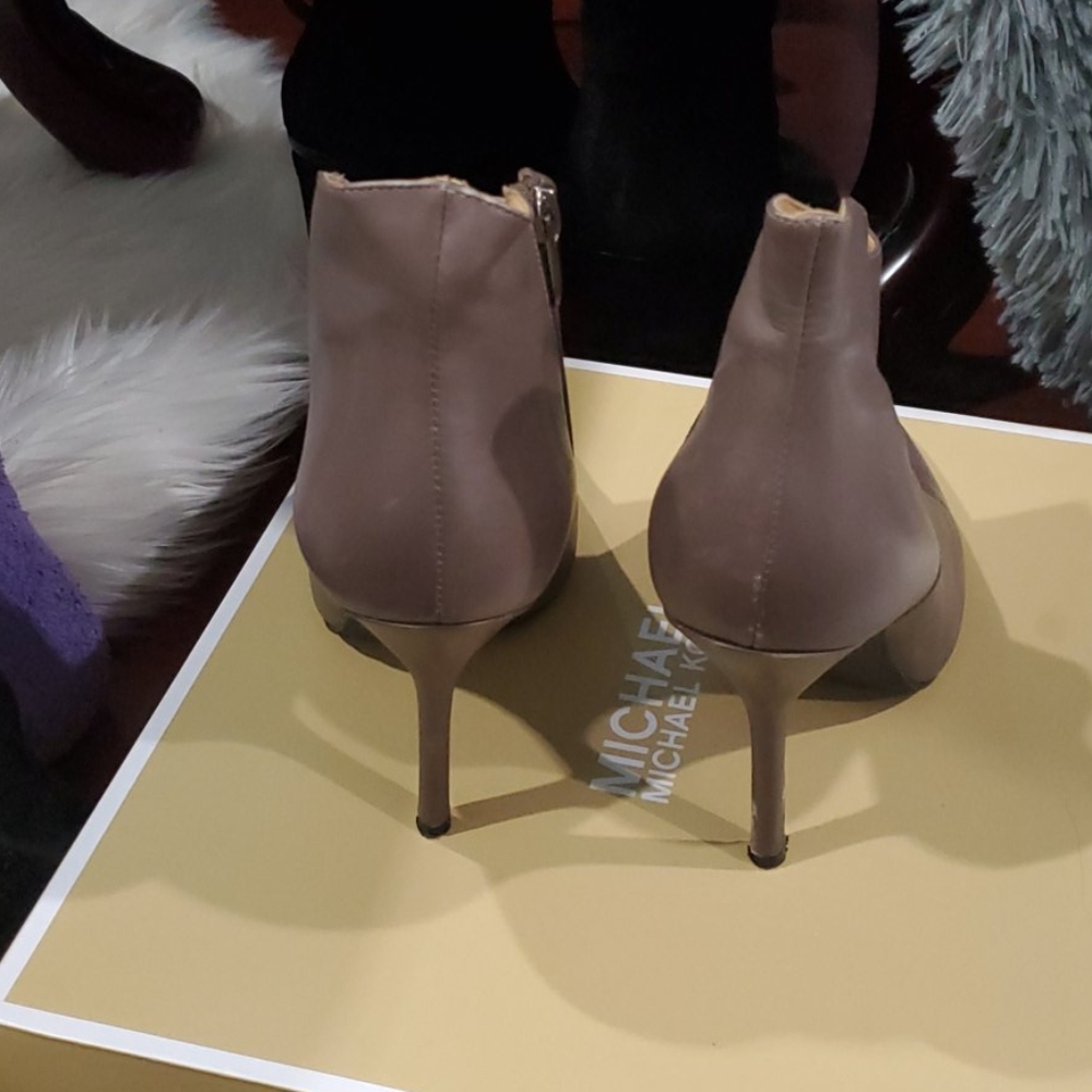 Shoes - Picture 2 of 3